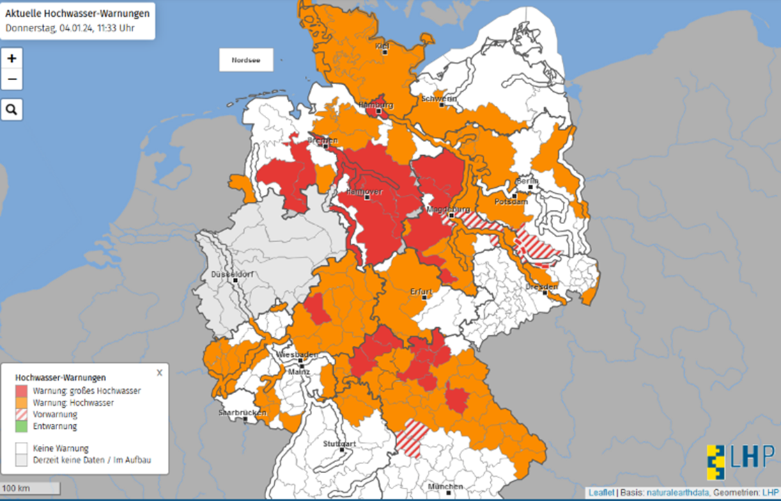Hochwasser-Warnkarte von Deutschland mit farblichen Markierungen für Warnstufen und potenzielle Überschwemmungsgebiete.